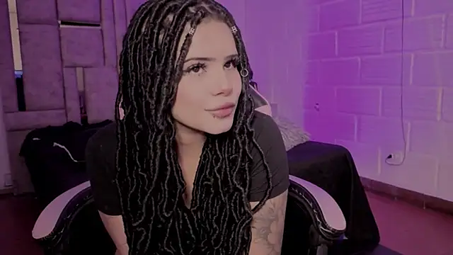 Snapshot of BonnieAnderson_ chatting on 07-14-26, 09:21 BonnieAnderson online show from 07-14-26, 09:21