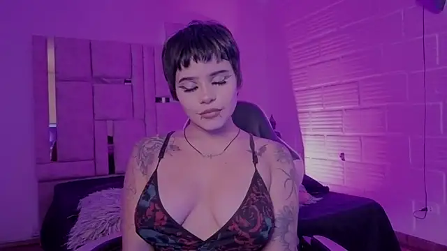 Snapshot of BonnieAnderson_ chatting on 06-10-26, 08:43 BonnieAnderson online show from 06-10-26, 08:43