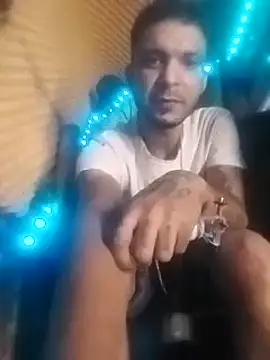 Snapshot of _Dmente_ chatting on 03-05-25, 02:46 Dmente online show from 03-05-25, 02:46