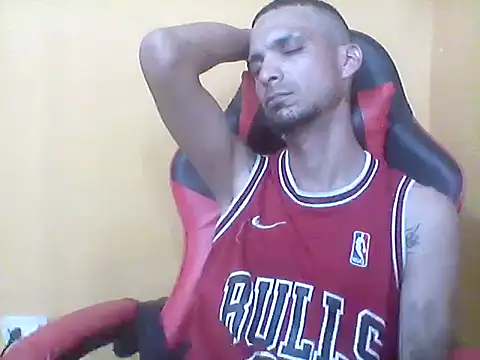 Snapshot of _Dmente_ chatting on 10-18-25, 06:04 Dmente online show from 10-18-25, 06:04