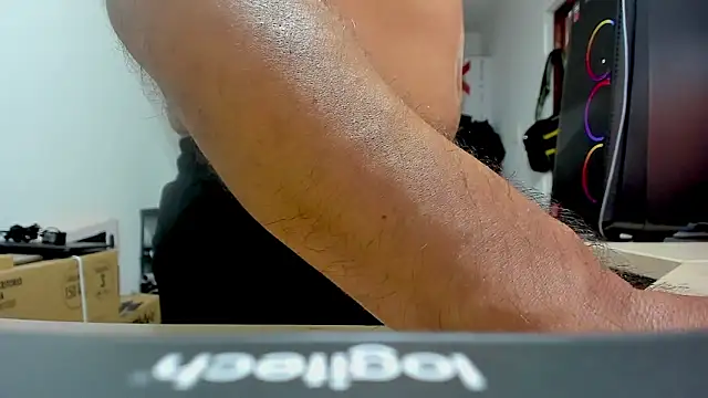 Jhonatan Morales S online show from 10-17-25, 04:16