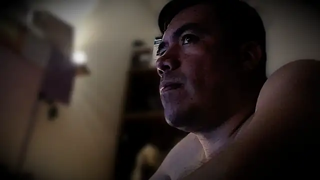 Snapshot of Jhonatan_Morales_S chatting on 05-21-26, 03:37 Jhonatan Morales S online show from 05-21-26, 03:37