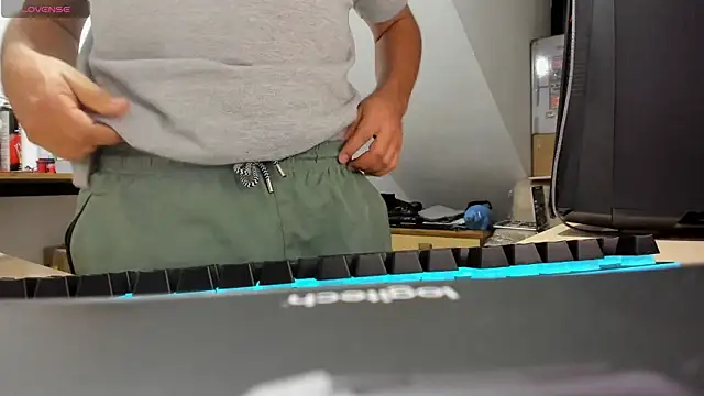 Jhonatan Morales S online show from 10-14-25, 05:41