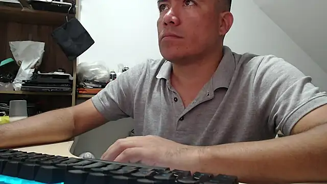 Jhonatan Morales S online show from 11-11-25, 01:06