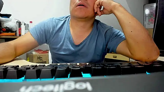 Jhonatan Morales S online show from 10-16-25, 04:43