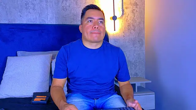 Jhonatan Morales S online show from 12-17-25, 01:43