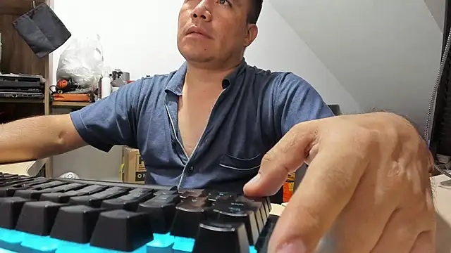 Jhonatan Morales S online show from 11-21-25, 04:00