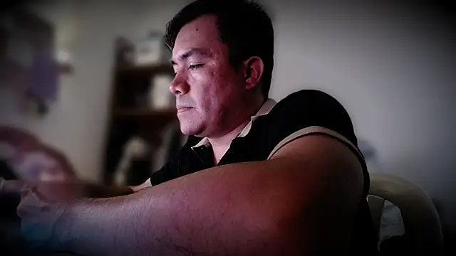 Snapshot of Jhonatan_Morales_S chatting on 06-17-26, 02:00 Jhonatan Morales S online show from 06-17-26, 02:00