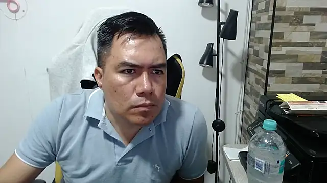 Snapshot of Jhonatan_Morales_S chatting on 07-18-26, 11:46 Jhonatan Morales S online show from 07-18-26, 11:46