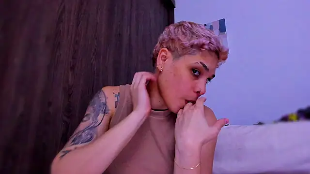 Charlee pink online show from 12-23-25, 04:56