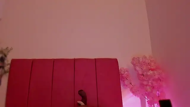 Charlee pink online show from 01-18-26, 06:22