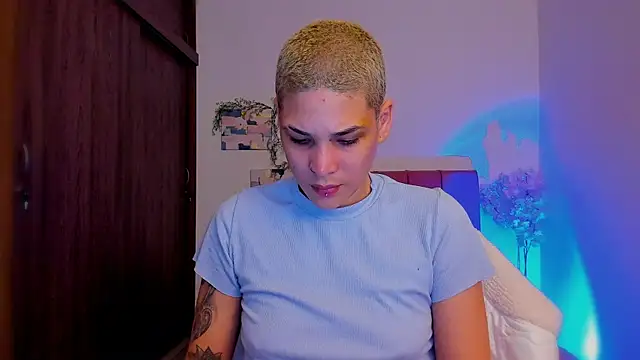 Charlee pink online show from 01-15-26, 08:23