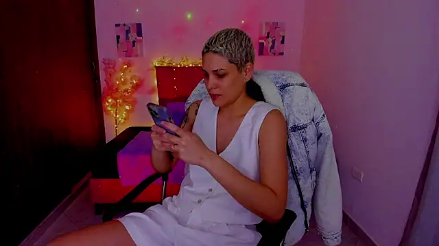 Charlee pink online show from 10-04-25, 10:55