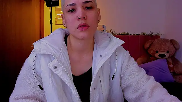 Charlee pink online show from 04-05-26, 02:57