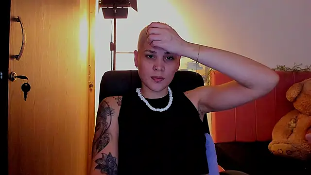 Charlee pink online show from 04-15-26, 03:56