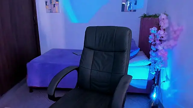 Charlee pink online show from 12-18-25, 05:50