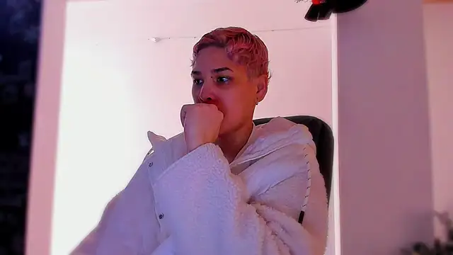 Charlee pink online show from 12-20-25, 04:10