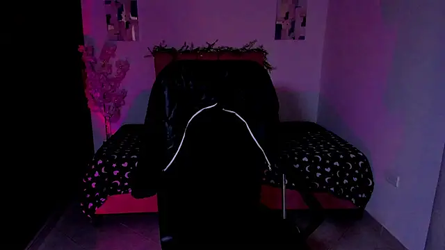 Charlee pink online show from 10-08-25, 12:50