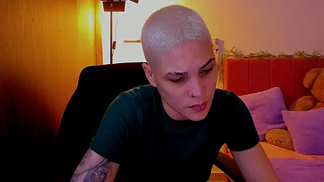 Charlee pink online show from 04-01-26, 03:41