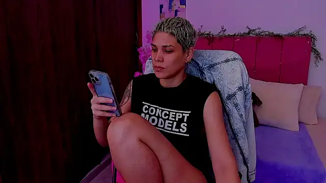Charlee pink online show from 10-17-25, 07:15