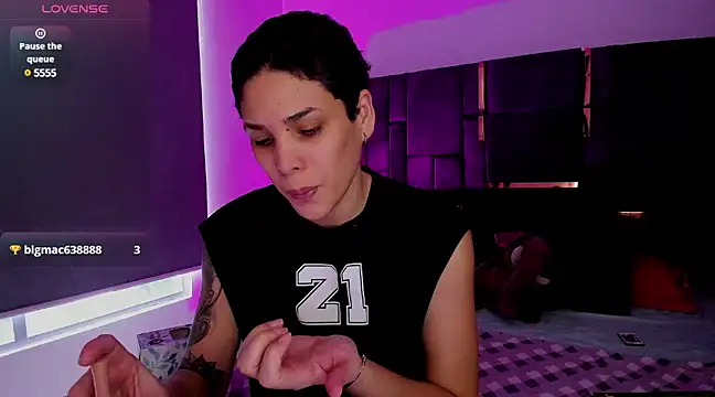 Charlee pink online show from 03-06-25, 09:42