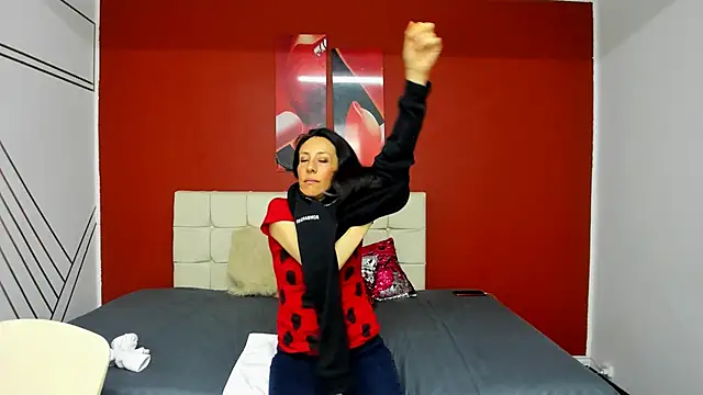 Abrillee1 online show from 02-07-25, 07:17