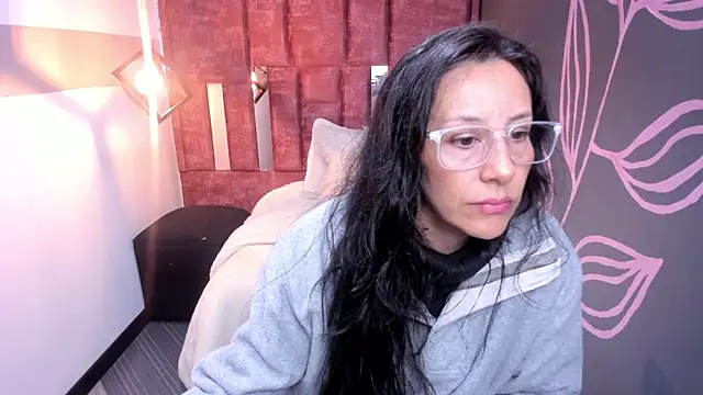 Abrillee1 online show from 11-07-25, 12:10