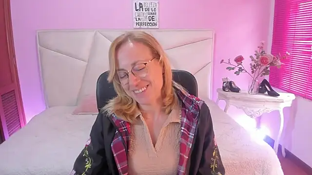 Snapshot of SammySanders chatting on 06-18-26, 12:54 SammySanders online show from 06-18-26, 12:54