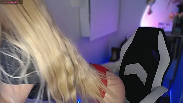 Snapshot of channel_blonde_a chatting on 10-15-25, 05:06 channel blonde a online show from 10-15-25, 05:06