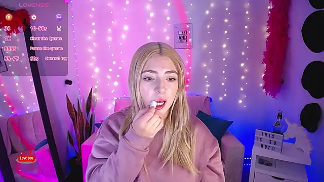 Snapshot of channel_blonde_a chatting on 03-19-25, 07:49 channel blonde a online show from 03-19-25, 07:49