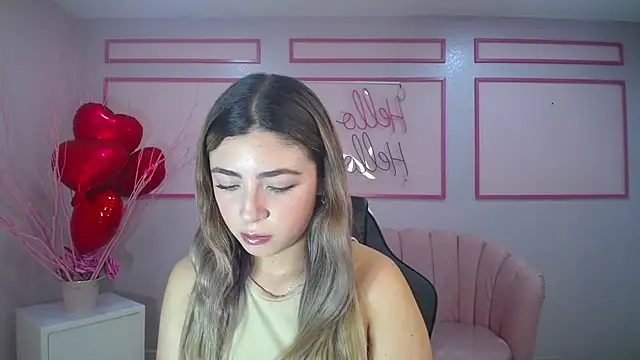 Snapshot of channel_blonde_a chatting on 02-25-25, 04:25 channel blonde a online show from 02-25-25, 04:25