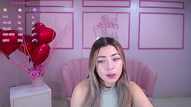 Snapshot of channel_blonde_a chatting on 02-13-25, 04:39 channel blonde a online show from 02-13-25, 04:39
