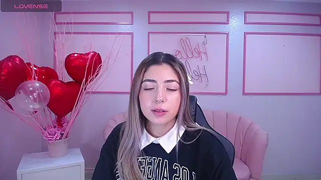 Snapshot of channel_blonde_a chatting on 02-04-25, 04:29 channel blonde a online show from 02-04-25, 04:29