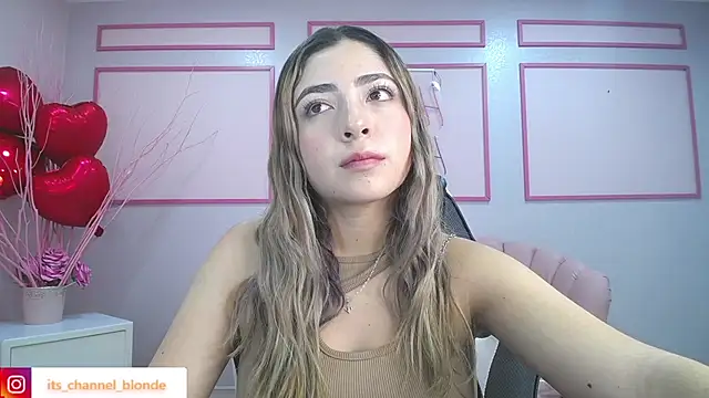 Snapshot of channel_blonde_a chatting on 03-01-25, 05:05 channel blonde a online show from 03-01-25, 05:05