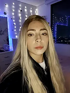 Snapshot of channel_blonde_a chatting on 10-17-25, 05:00 channel blonde a online show from 10-17-25, 05:00