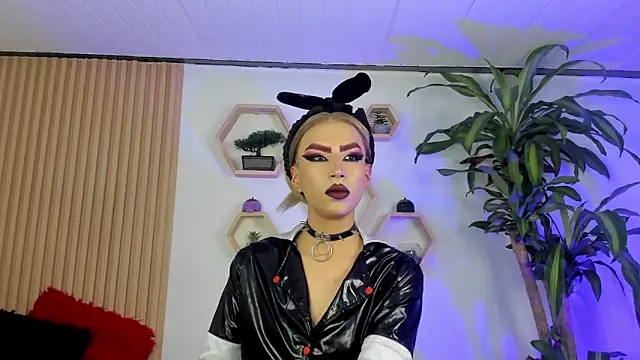 BrianaSchafer online show from 11-24-25, 05:24