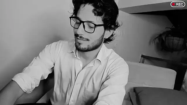 Snapshot of Nicholasrodrii chatting on 03-20-25, 10:51 Nicholasrodrii online show from 03-20-25, 10:51