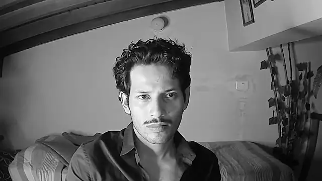 Nicholasrodrii online show from 06-18-26, 11:21