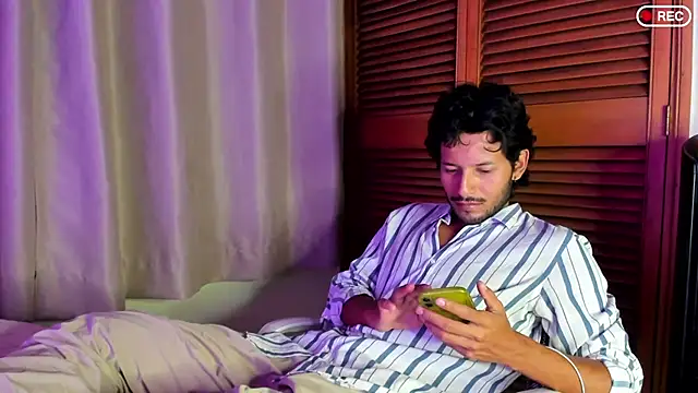 Snapshot of Nicholasrodrii chatting on 09-24-25, 12:40 Nicholasrodrii online show from 09-24-25, 12:40