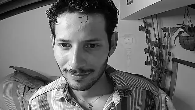 Nicholasrodrii online show from 06-25-26, 09:42
