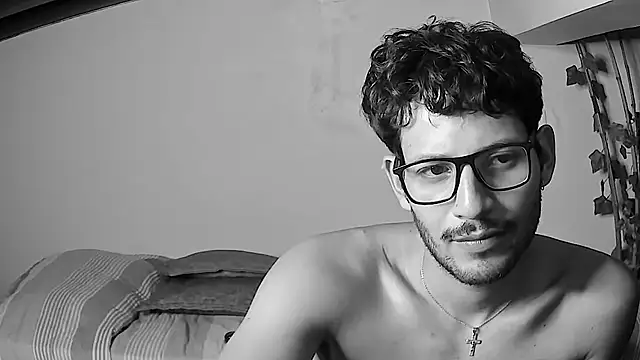 Nicholasrodrii online show from 06-25-26, 05:12