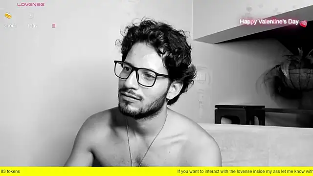 Snapshot of Nicholasrodrii chatting on 02-16-25, 10:33 Nicholasrodrii online show from 02-16-25, 10:33