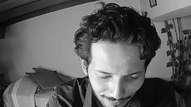 Nicholasrodrii online show from 06-17-26, 10:19