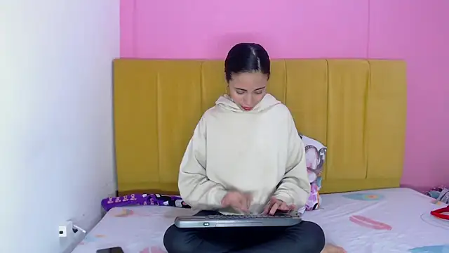 angelinabrookcm101 online show from 12-07-24, 05:21