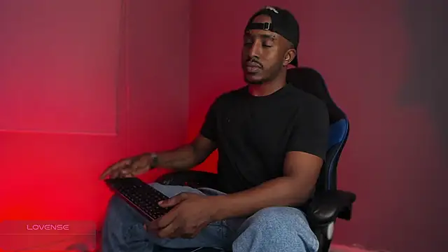 Snapshot of adamjackson_ chatting on 09-19-25, 02:15 adamjackson online show from 09-19-25, 02:15