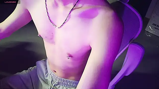 Snapshot of FEIYU001 chatting on 01-26-25, 02:41 FEIYU001 online show from 01-26-25, 02:41