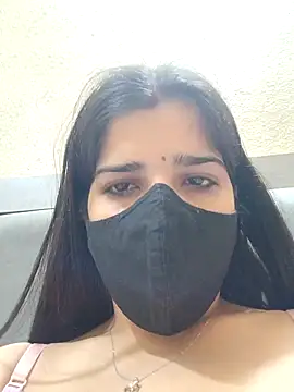 Snapshot of aaliya_bhattt chatting on 03-02-25, 11:39 aaliya bhattt online show from 03-02-25, 11:39