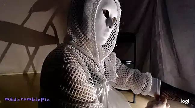 madcrumblepie online show from 12-15-24, 06:04