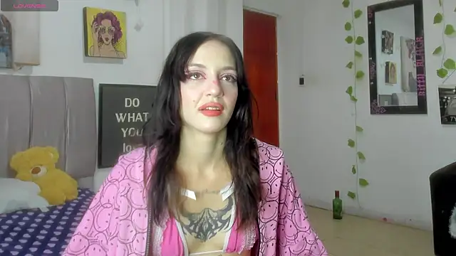 Snapshot of katt__black__ chatting on 07-11-26, 08:42 katt black online show from 07-11-26, 08:42