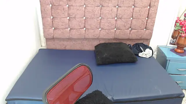 lily jamesx online show from 11-19-25, 01:55